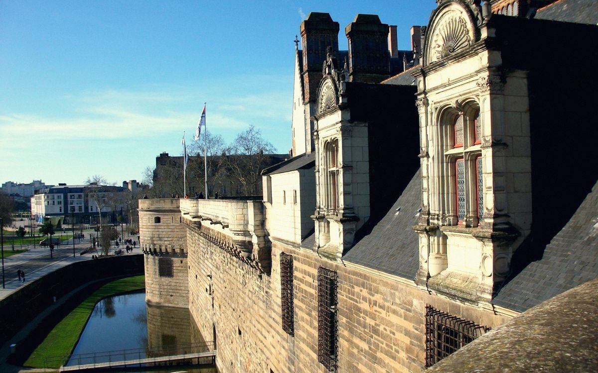 The ramparts and moat of the château des ducs de Bretagne